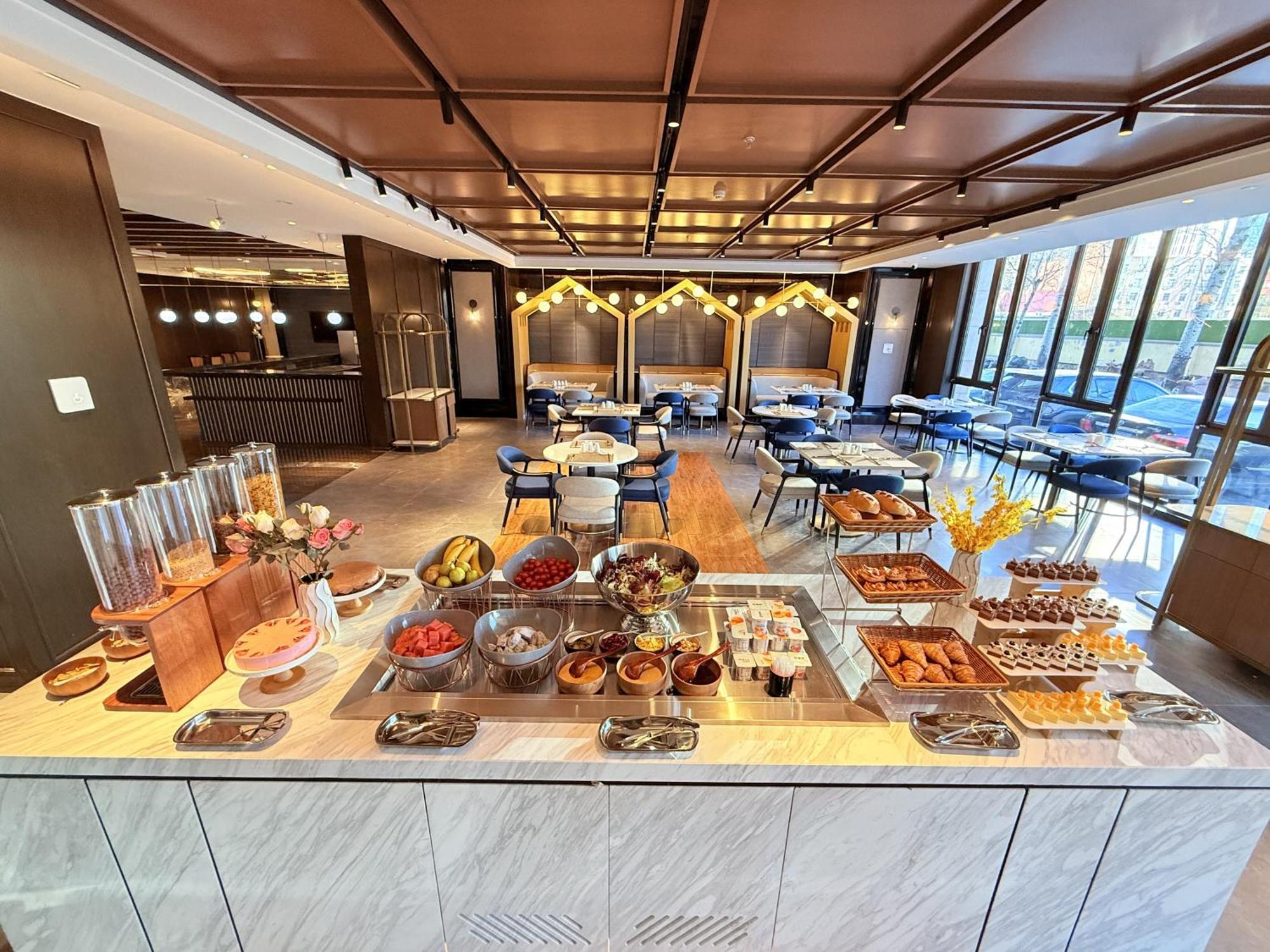 Hilton Garden Inn Beijing Guomao Exterior foto